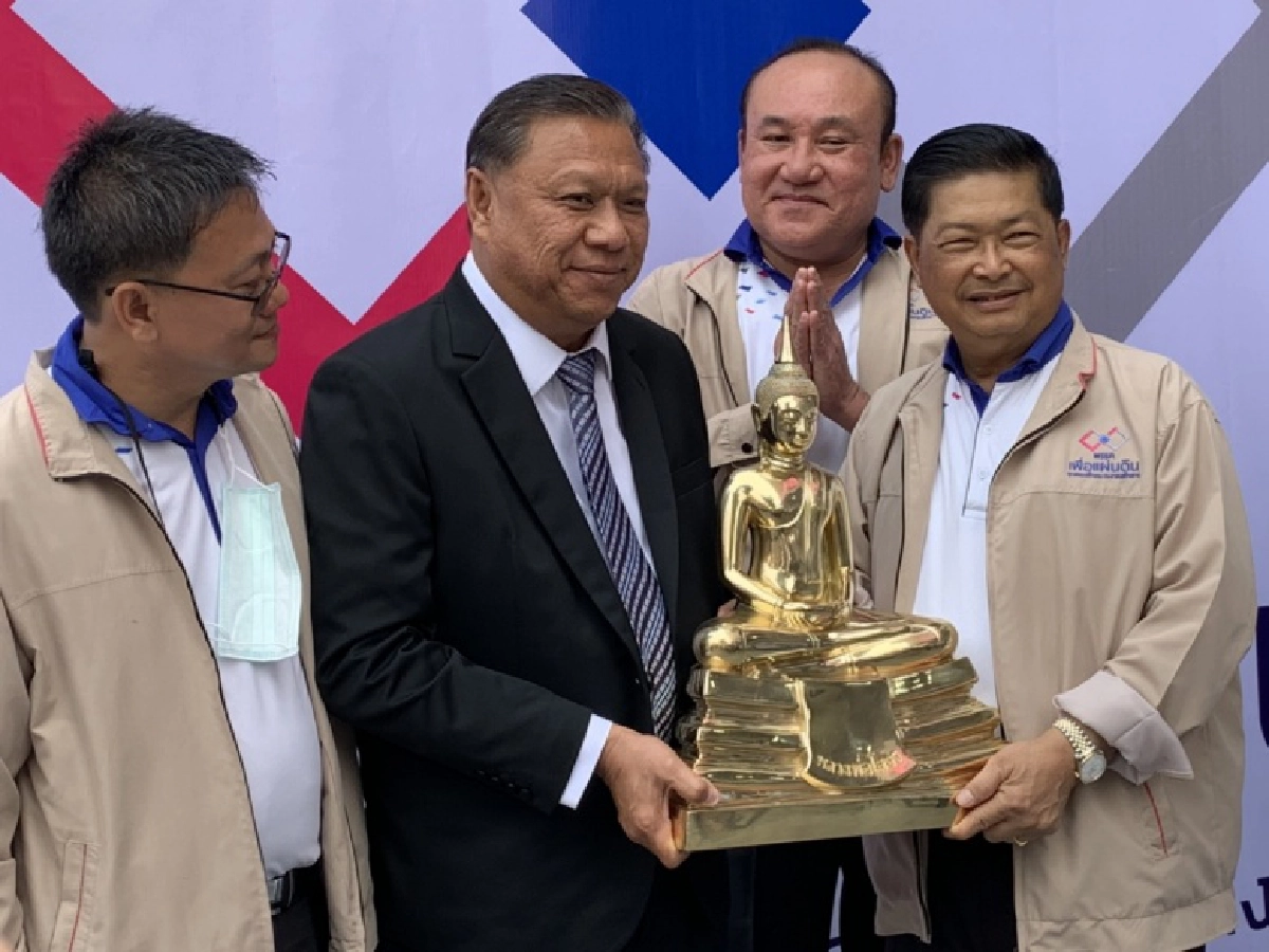 "ประมวล" หน.พรรค"เพื่อแผ่นดิน"เปิดที่ทำการใหม่เอาเจ้า'ดินสอ'หุ่นยนต์ 5 จี มาช่วยรับแขกป้องกันโควิด-19