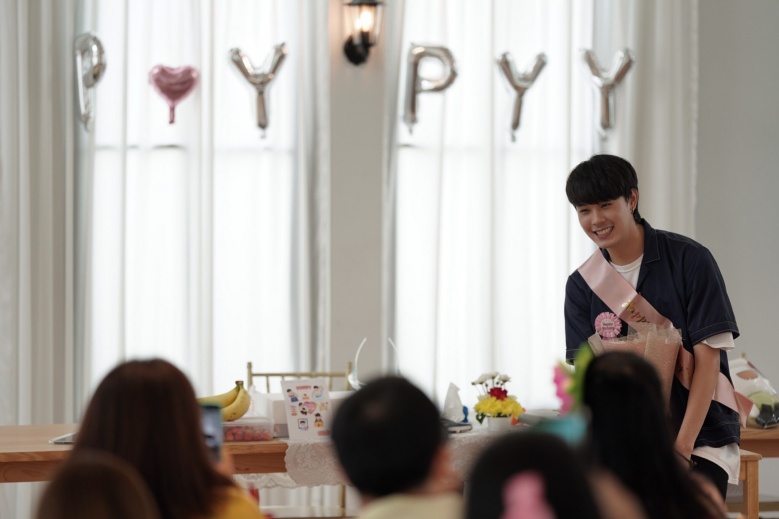 สุดปัง "ปอย กฤษณพงศ์" ปลื้มหนักแฟนคลับเซอร์ไพรส์วันเกิด