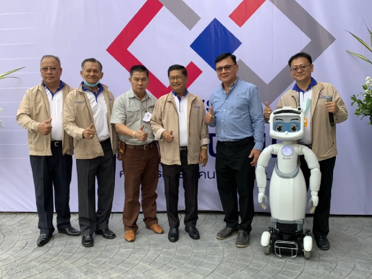 "ประมวล" หน.พรรค"เพื่อแผ่นดิน"เปิดที่ทำการใหม่เอาเจ้า'ดินสอ'หุ่นยนต์ 5 จี มาช่วยรับแขกป้องกันโควิด-19