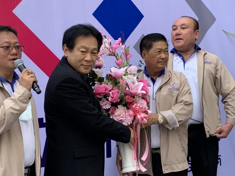 "ประมวล" หน.พรรค"เพื่อแผ่นดิน"เปิดที่ทำการใหม่เอาเจ้า'ดินสอ'หุ่นยนต์ 5 จี มาช่วยรับแขกป้องกันโควิด-19