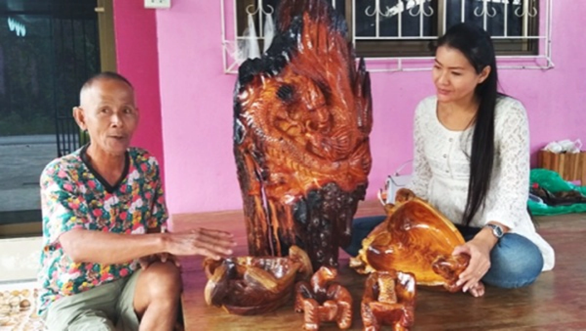 สุดยอดฝีมือ ลุงวัย 64 ใช้จินตนาการแกะสลักไม้เป็นรูปสัตว์ต่างๆ บอกเลยสกิลขั้นเทพ