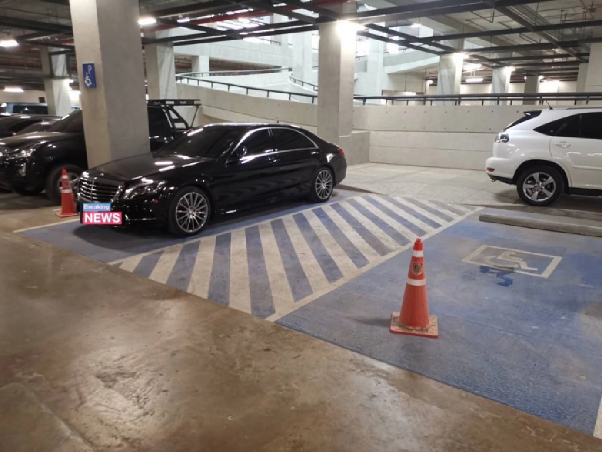 โซเชียลจวกชายติดบัตร ส.ว.จอดรถที่คนพิการ ลงจากรถเดินฉิว