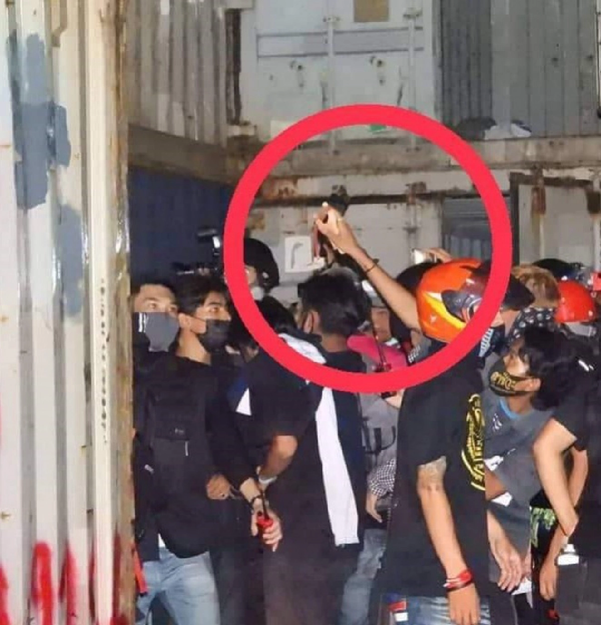 ตำรวจจับ 20 ผู้ชุมนุม ฝ่าฝืน พ.ร.ก.ฉุกเฉิน