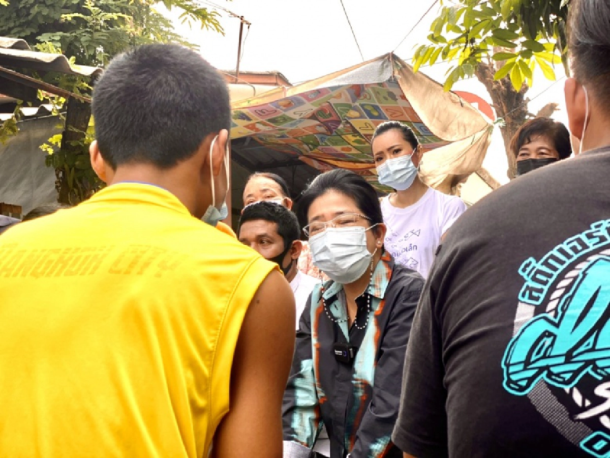 "สุดารัตน์" ลงพื้นที่สายไหมล้อมวงคุยเยาวชนเคยหลงผิดเสพยา เดินหน้าสโลแกน "สายไหมต้องรอด" 
