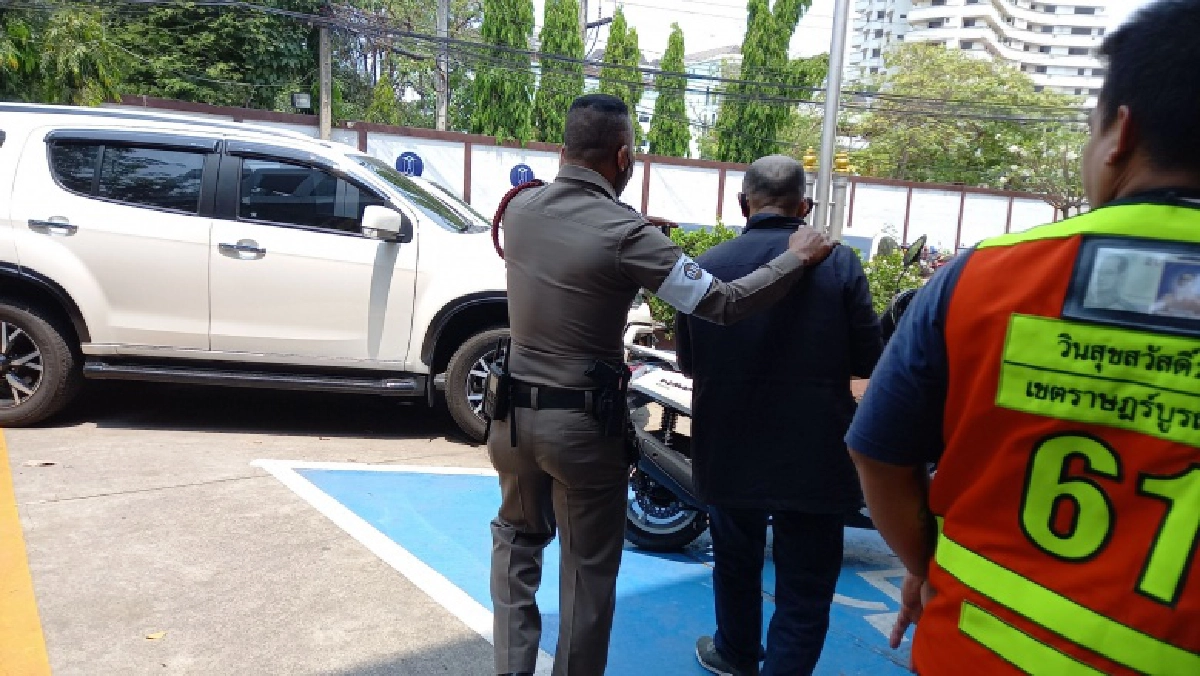 หนุ่มใหญ่วัย 51 ปี ก่อเหตุกระชากสร้อยสาวใหญ่ขายลอตเตอรี่ พลเมืองดีรุมจับได้ทันควัน ย่านสุขสวัสดิ์