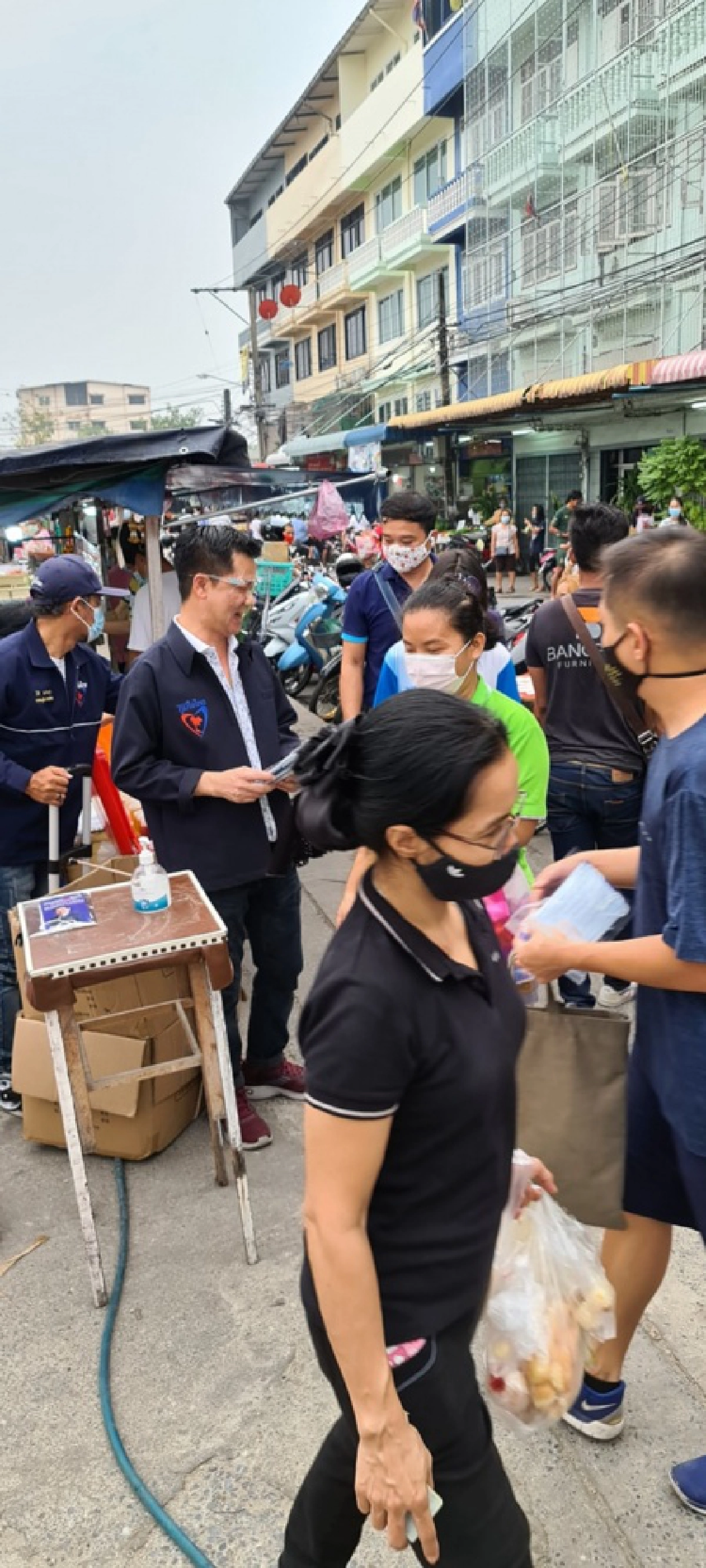 \"พีร์ โรจนดารา\" หนุ่มนักธุรกิจ จิตอาสาเพื่อสังคม ลุยฉีดน้ำยาฆ่าเชื้อสกัดโควิด 19