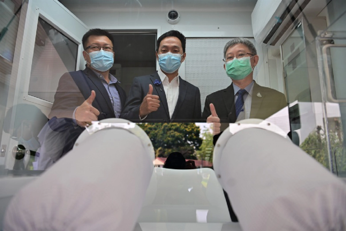 'กรมควบคุมโรค' รับมอบรถตรวจโควิด 19 จากภาคเอกชน เสริมทัพร่วมป้องกันควบคุมโรคโควิด 19 