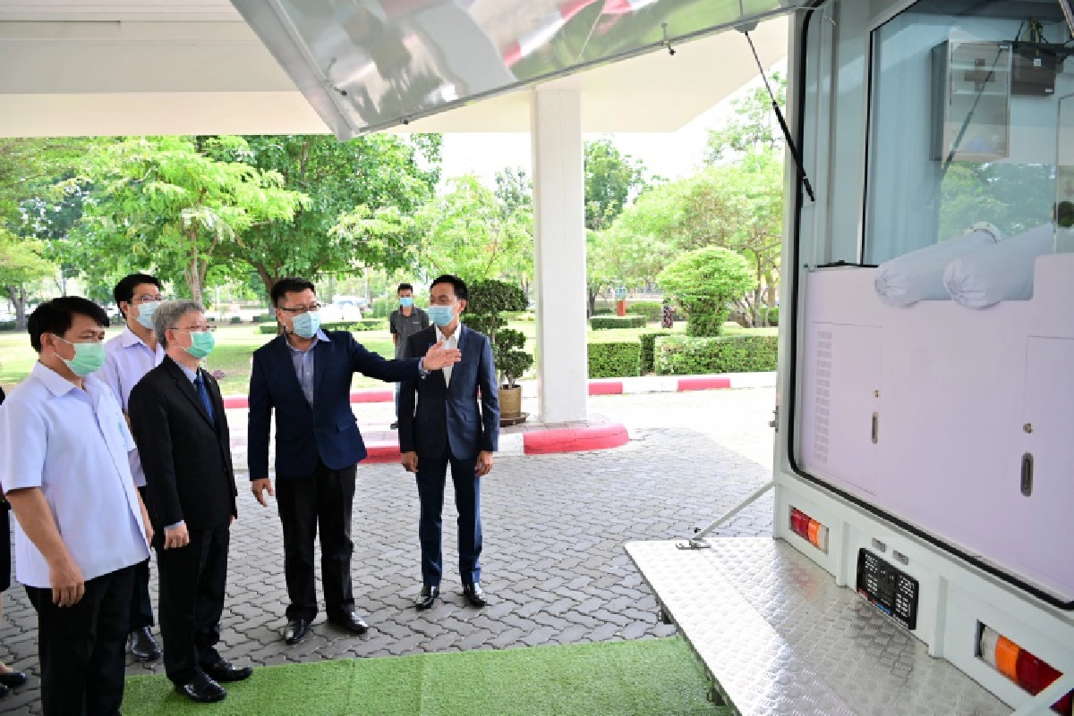 'กรมควบคุมโรค' รับมอบรถตรวจโควิด 19 จากภาคเอกชน เสริมทัพร่วมป้องกันควบคุมโรคโควิด 19 