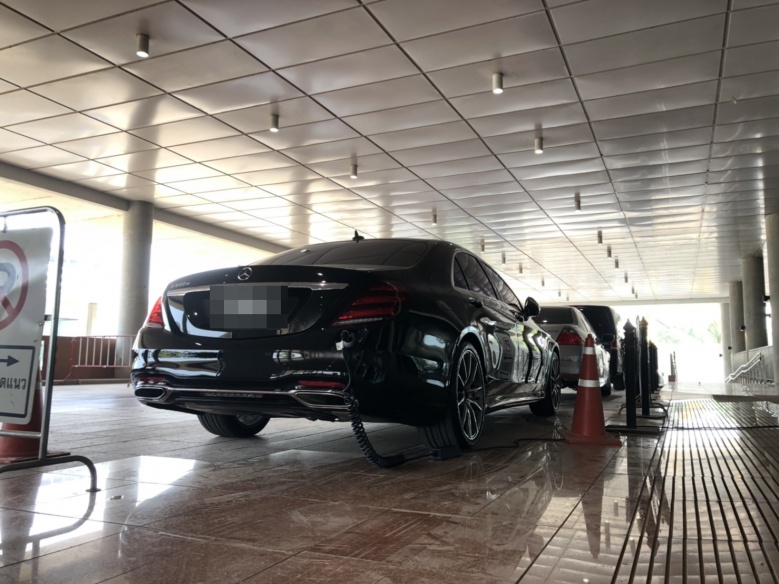 อีกแล้ว ส.ส. รัฐบาลลักไก่ แอบนำรถหรูชาร์จไฟสภาฟรี เลขาฯ สั่งสอบแล้ว ยันระเบียบไม่อนุญาต