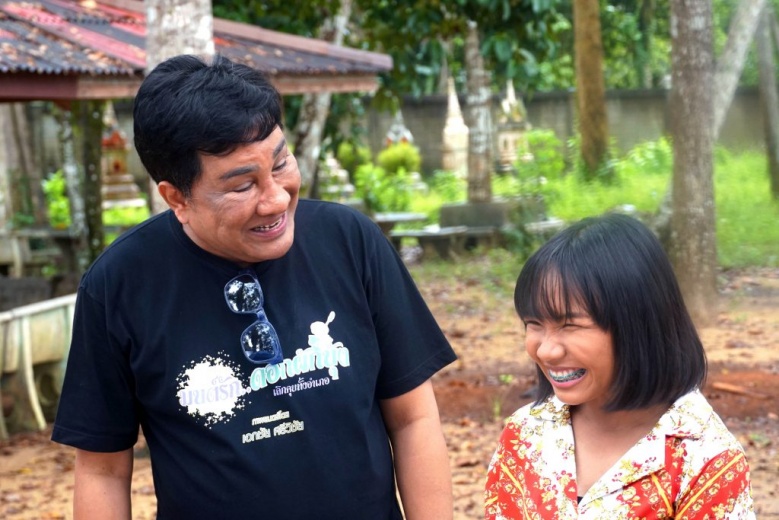 ห้ามพลาดหนังซึ้งปนฮาของ "เจนนี่-ลิลลี่" ใน "มนต์รักดอกผักบุ้ง เลิกคุยทั้งอำเภอ"