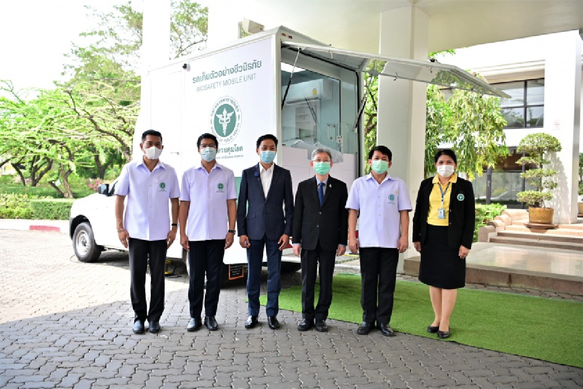 'กรมควบคุมโรค' รับมอบรถตรวจโควิด 19 จากภาคเอกชน เสริมทัพร่วมป้องกันควบคุมโรคโควิด 19 