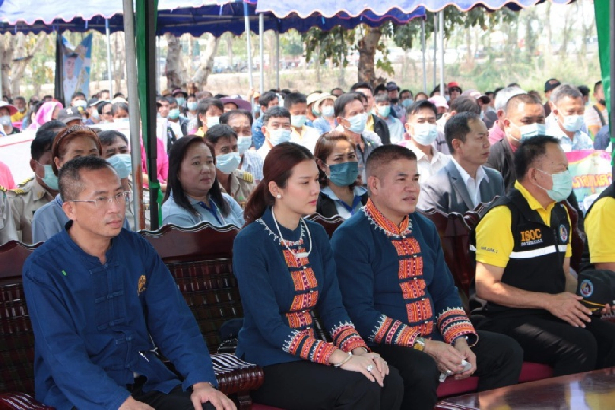  "ธรรมนัส"  มอบ ส.ป.ก.4-01 เกษตรกรเชียงราย 
