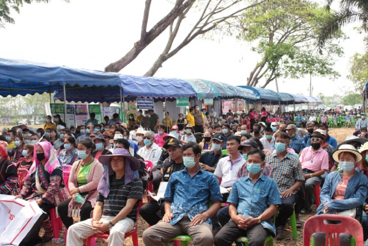  "ธรรมนัส"  มอบ ส.ป.ก.4-01 เกษตรกรเชียงราย 