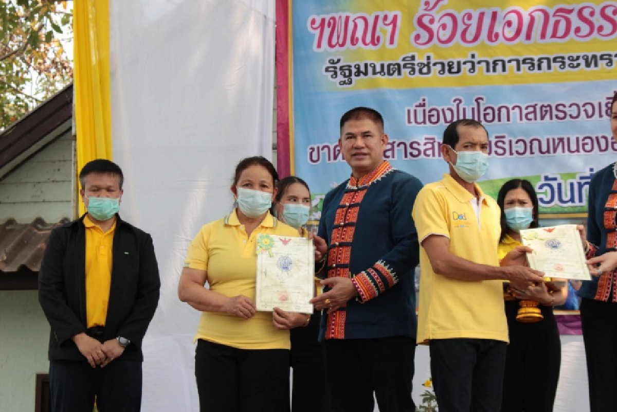  "ธรรมนัส"  มอบ ส.ป.ก.4-01 เกษตรกรเชียงราย 