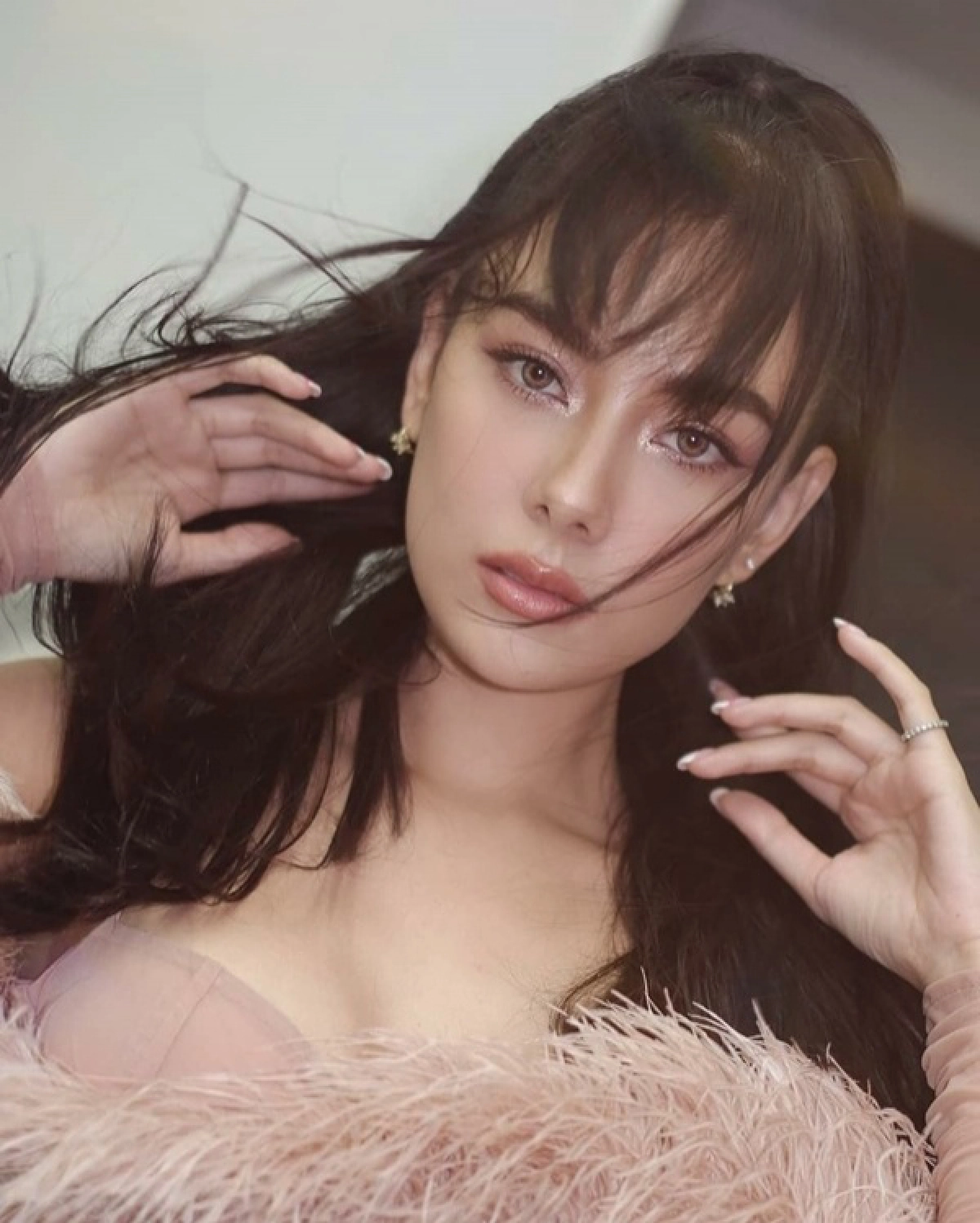 แซมมี่ เคาวเวลล์, ดีเจพุฒ พุฒิชัย กระแสสินธุ์, พี่ฉอด สายทิพย์, คลับฟรายเดย์, สายรุ้ง