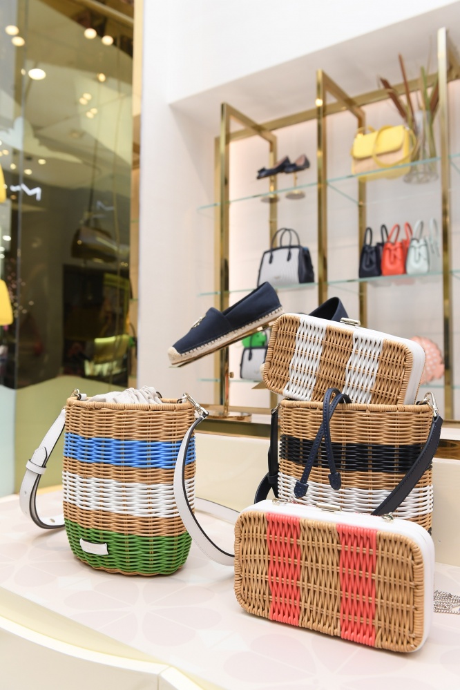 "แพรวา" นำทีมพาสาวๆ สวมลุคสดใสจาก "เคท สเปด นิวยอร์ก" ร่วมงานเปิดตัวคอลเลกชั่น สปริง 2021 กลิ่นอายมนต์เสน่ห์แห่งท้องทะเล