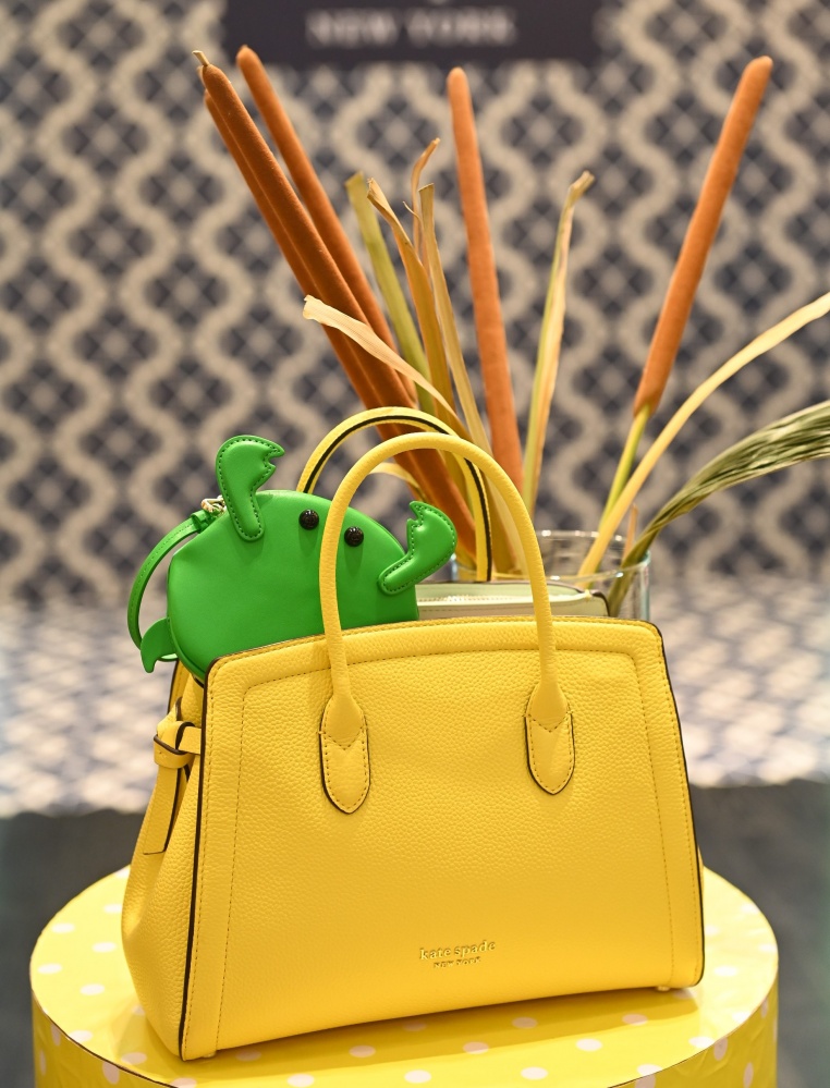 "แพรวา" นำทีมพาสาวๆ สวมลุคสดใสจาก "เคท สเปด นิวยอร์ก" ร่วมงานเปิดตัวคอลเลกชั่น สปริง 2021 กลิ่นอายมนต์เสน่ห์แห่งท้องทะเล