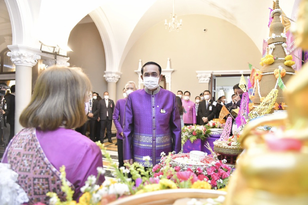 นายกรัฐมนตรีขอพรสงกรานต์ประเทศเจริญรุ่งเรือง คนไทยมีความสุข 