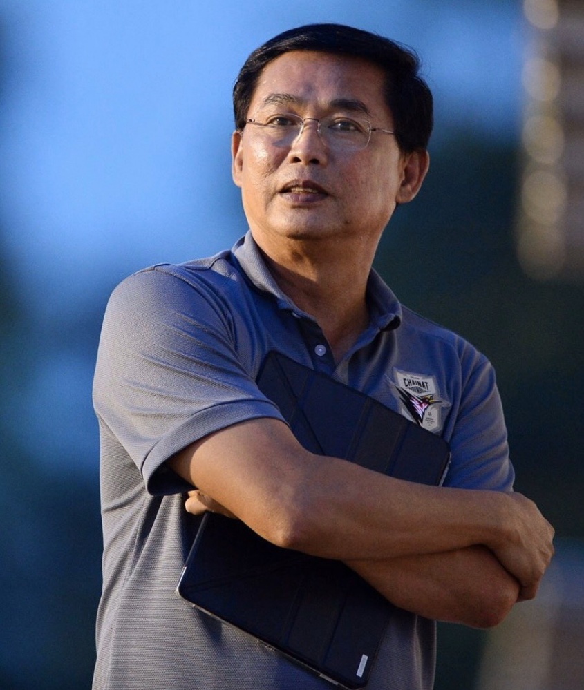 "เก้าอี้"  ร้าว "บอล" ร่วง สามมิตรสั่นไหว