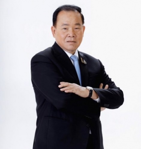 "เก้าอี้"  ร้าว "บอล" ร่วง สามมิตรสั่นไหว