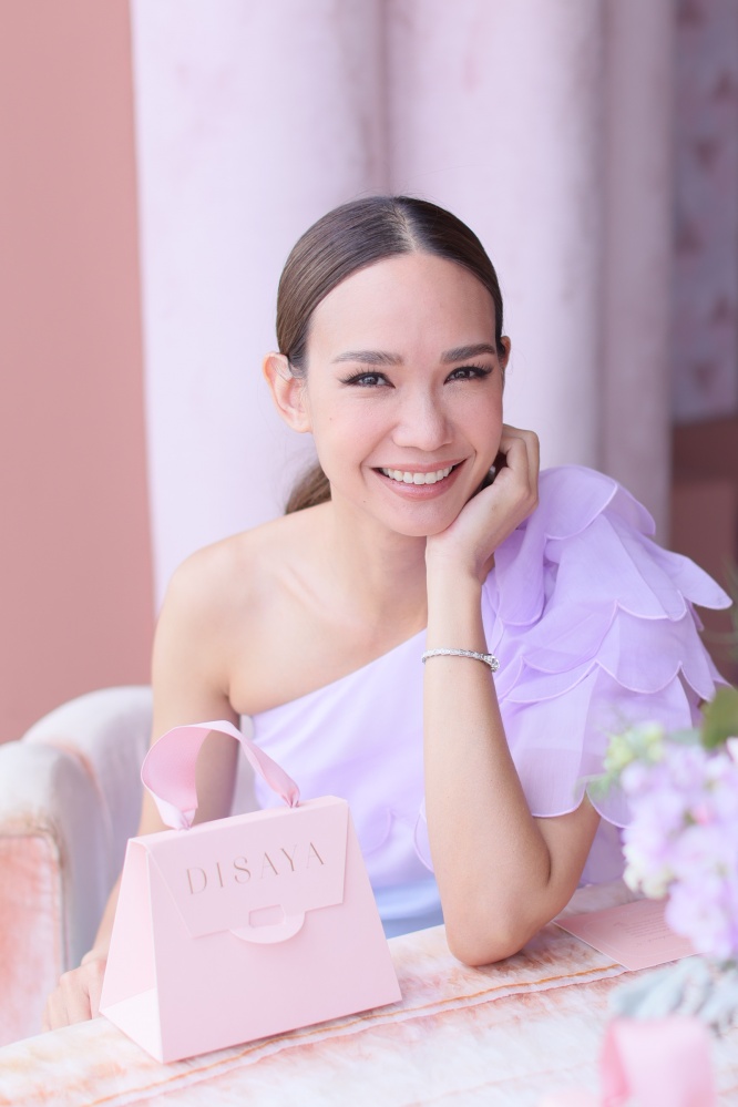 เปิด 3 ลุคใหม่สไตล์ Material Girl จาก DISAYA