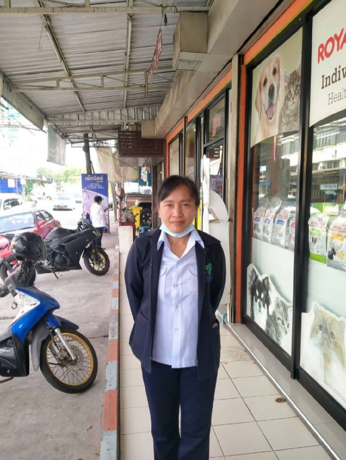 แห่ชื่นชมน้ำใจพนักงานขับรถเมล์ ปอ.166  จอดรถรับสุนัขหลงทางขึ้นรถบนทางด่วน 