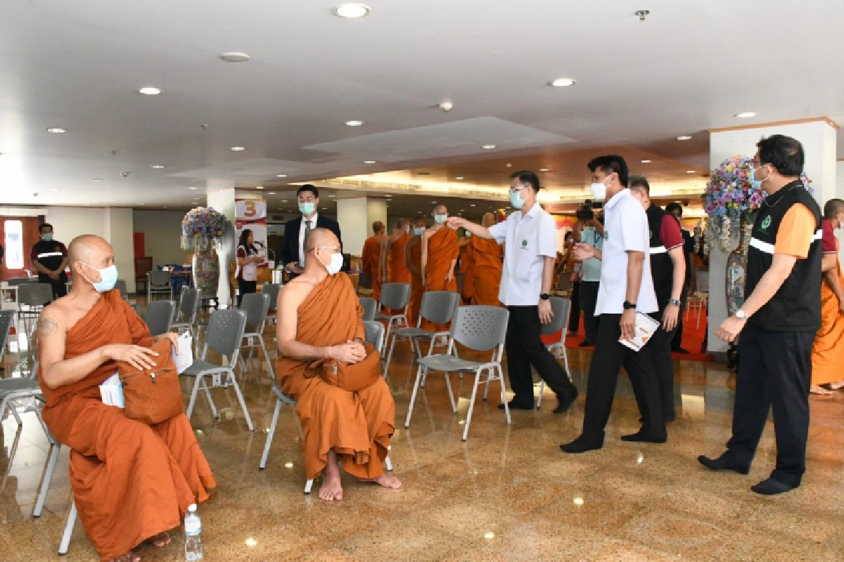 สธ. ถวายการฉีดวัคซีนโควิด 19 พระสงฆ์วัดในกรุงเทพมหานคร