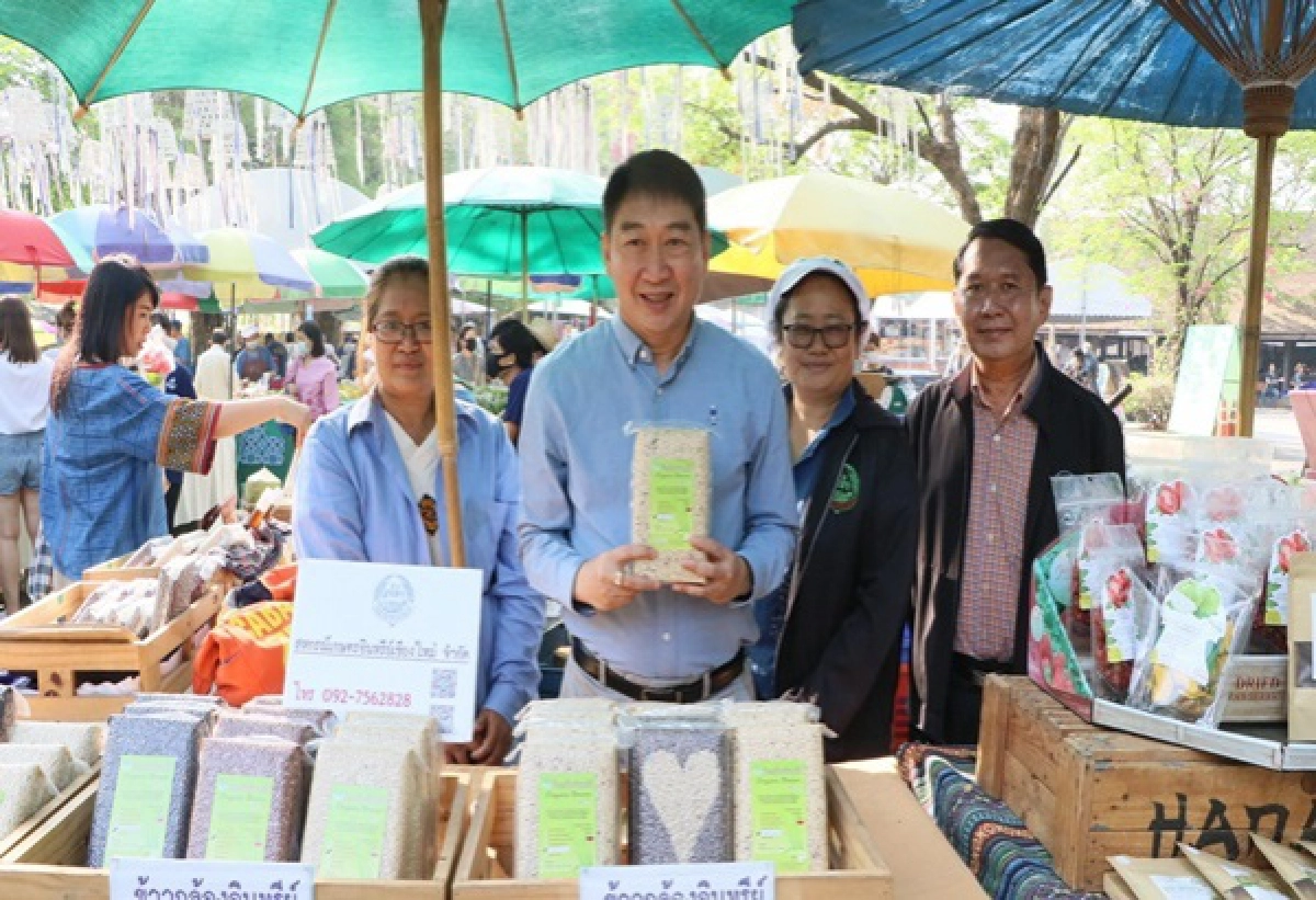 กสส.ปลื้มชาวเชียงใหม่ขานรับสินค้าสหกรณ์ผ่านตลาดจริงใจขายได้ 2 หมื่นบาทต่อวัน