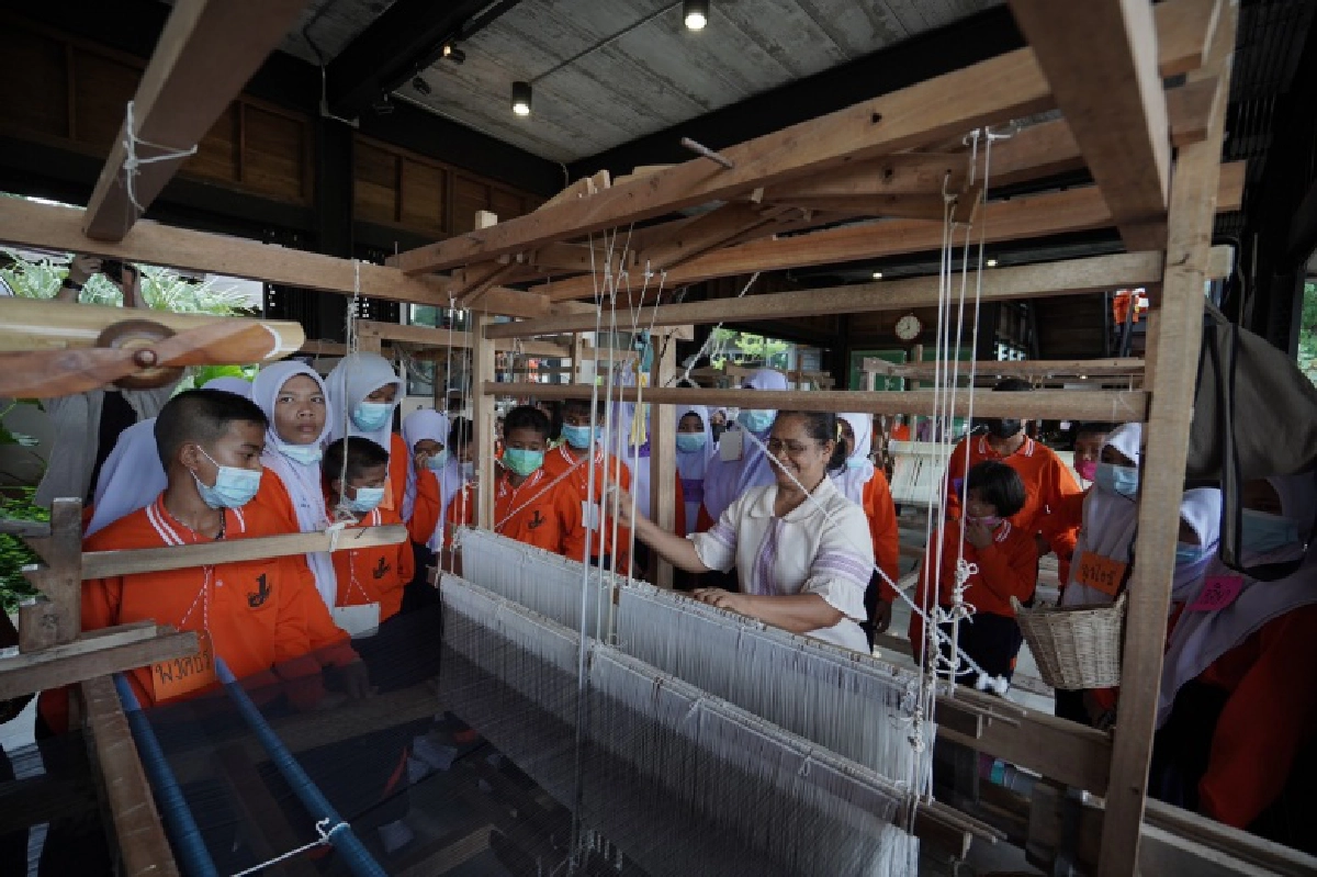 SACICT ยกระดับภูมิปัญญาหัตถศิลป์ถิ่นภาคใต้ จากใจย่ายาย...สู่เครือข่าย  คนรุ่นใหม่ ผลักดันผ้าทอนาหมื่นศรี