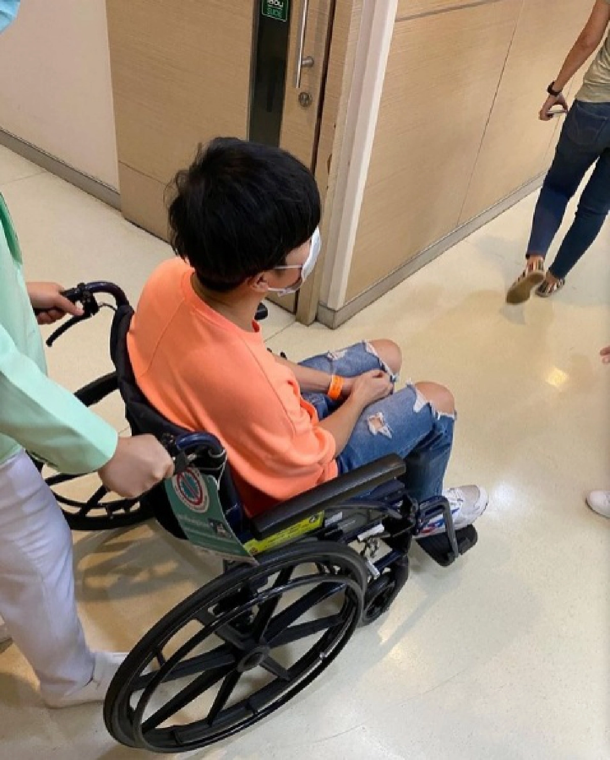 ดีเจเป้เผยนั่งจัดรายการ จู่ๆมีจุดดำ-เลือดออกเต็มตา เริ่มมองไม่เห็นตัวเลข ต้องผ่าตัดด่วน