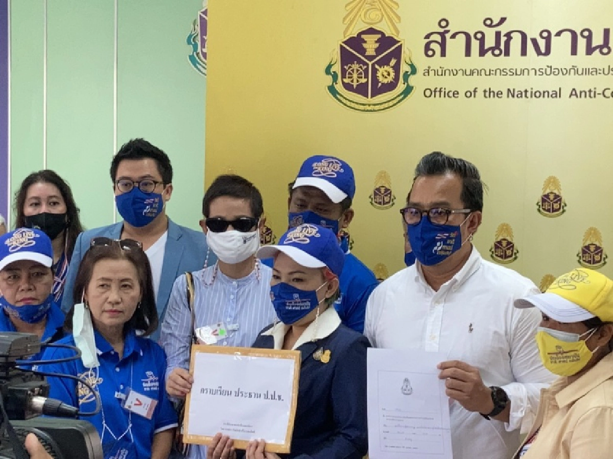 'เพจเชียร์ลุง'บุก ร้อง ป.ป.ช.ตรวจสอบพฤติกรรม สส. อมรรัตน์-เจี๊ยบ นครปฐม