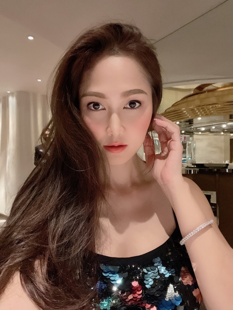 "นาวินต้าร์" อ้อน "ไฮโซน้ำหวาน" หยุดทำงาน 5 วัน ฉลองครบรอบแต่งงาน 5 ปี