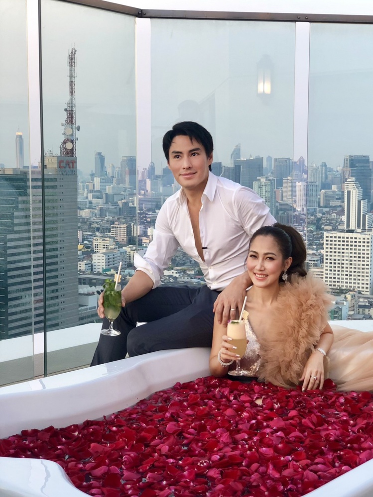 "นาวินต้าร์" อ้อน "ไฮโซน้ำหวาน" หยุดทำงาน 5 วัน ฉลองครบรอบแต่งงาน 5 ปี