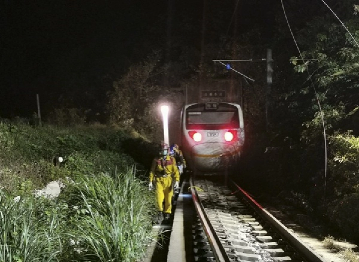 อุบัติเหตุสลด, รถไฟตกราง