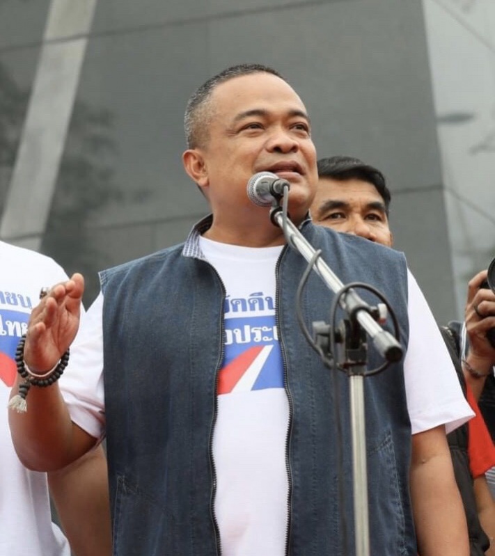 ค่าย "เต้น" เมิน "ม็อบตู่" แดงตัดแดง 