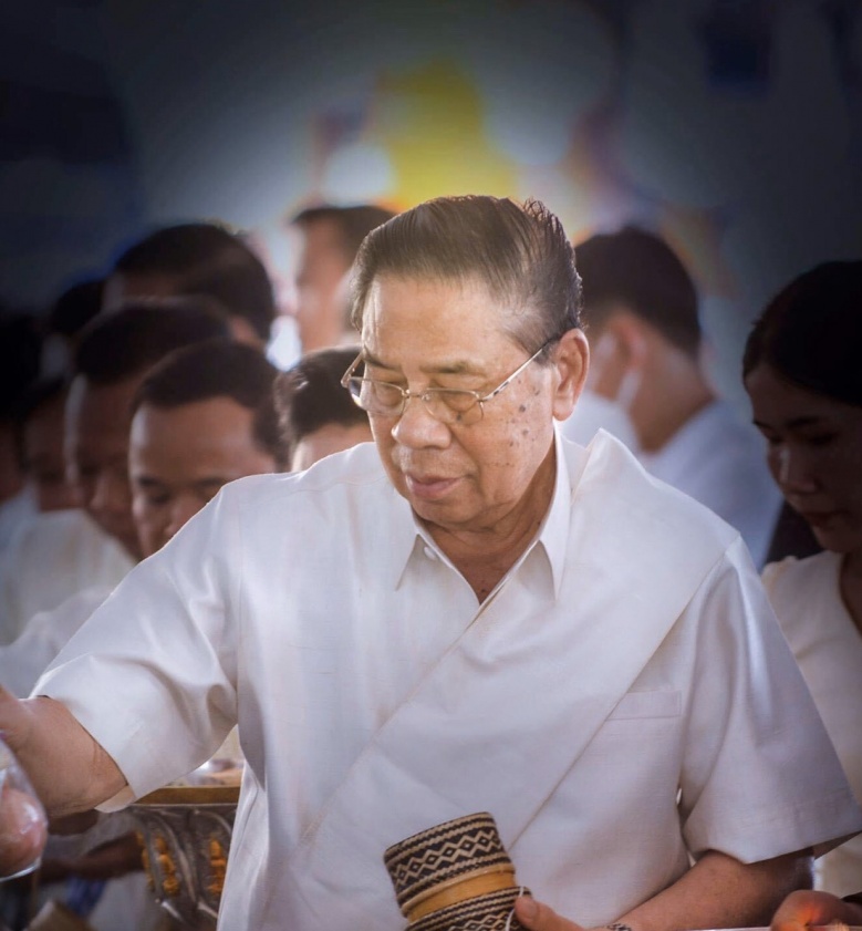 เรือล่มน้ำงึม "อดีตผู้นำลาว" สูญเสียภรรยา-ลูก