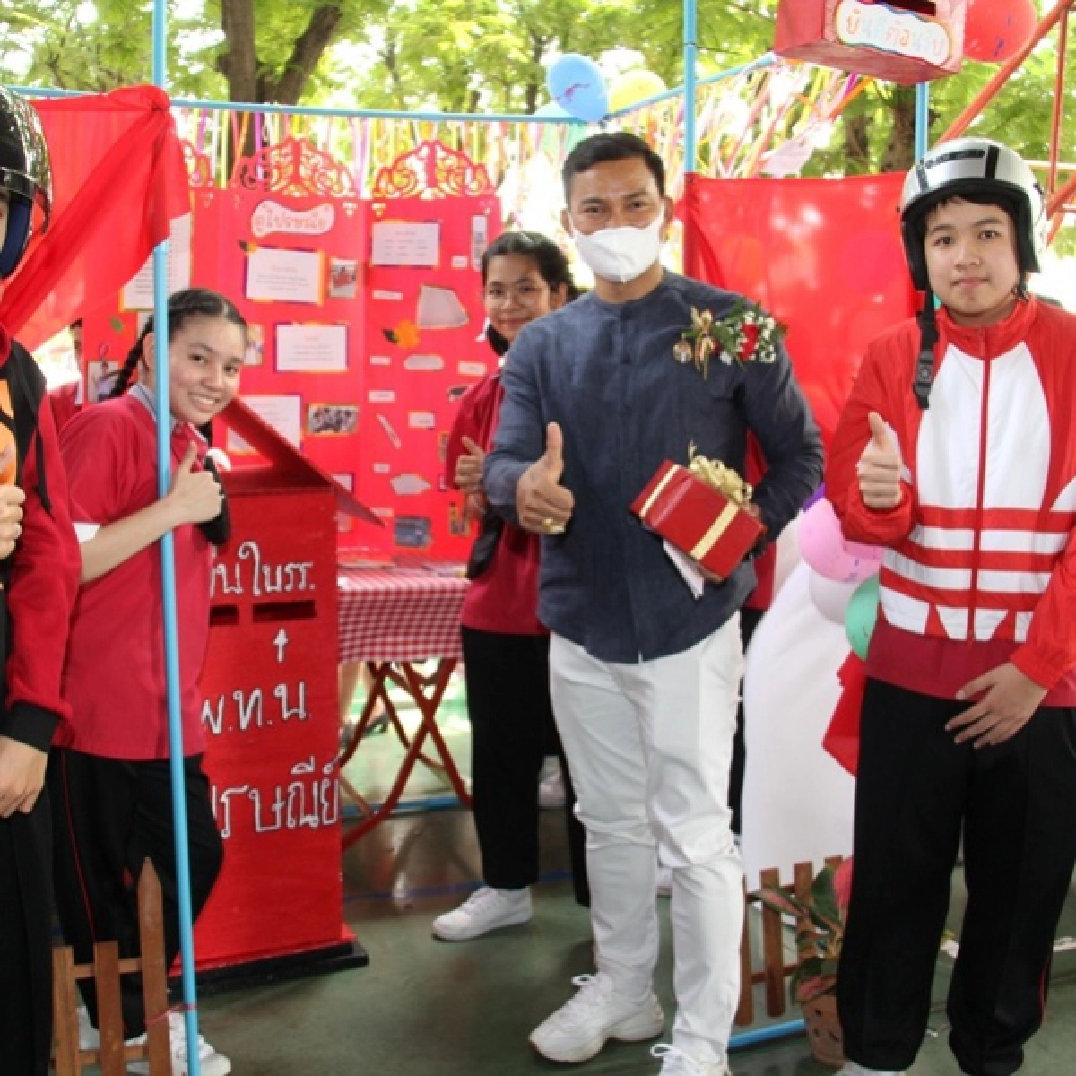 "จา พนม" - "ฌาร์ม ไอยวรินทร์" แขกพิเศษชมงานนวัตกรรมเทคโนโลยีเด็กรร.พระหฤทัยนนทบุรี