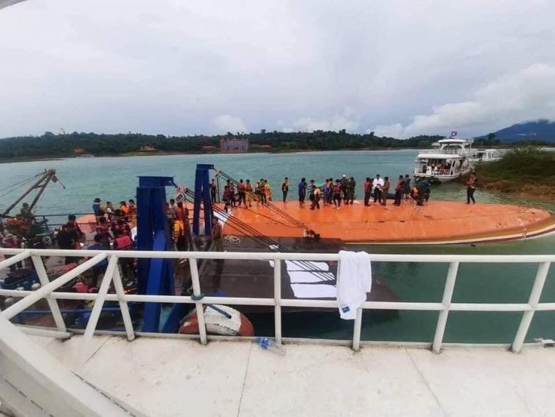 เรือล่มน้ำงึม "อดีตผู้นำลาว" สูญเสียภรรยา-ลูก