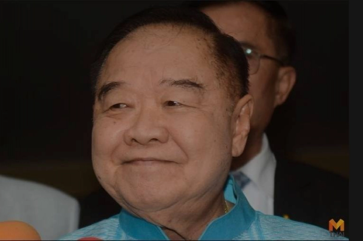 "โอ๊ค" อิจฉา "​บิ๊กป้อม" สาดวาทกรรมขันน้ำสีน้ำเงิน ชนตอ​ สามารถฟาดกลับ​ ทักษิณ​ยิ่งลักษณ์ก็เคยแจก