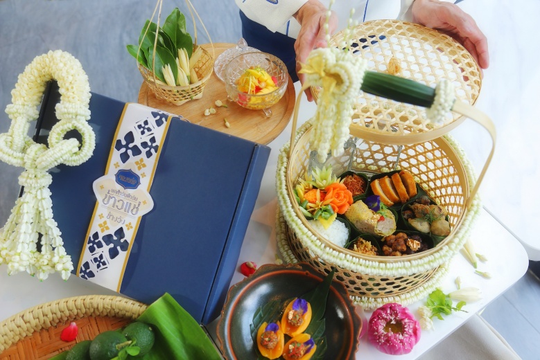 "ทองหล่อ" เปิดกรุเมนูสำรับต้นตำรับ "ข้าวแช่ข้างวัง" 