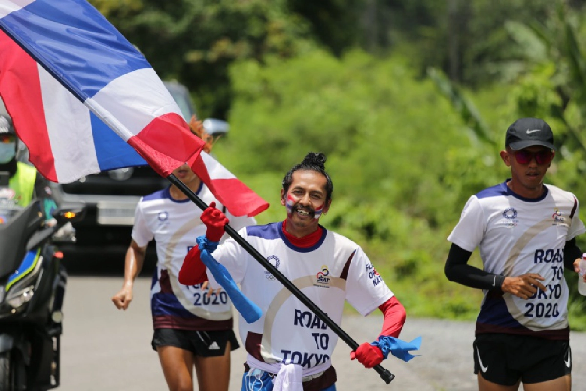 2 นักกีฬาทีมชาติ ร่วมภารกิจวันที่ 16 วิ่งธงชาติไทย รวมใจสู่ชัยชนะ