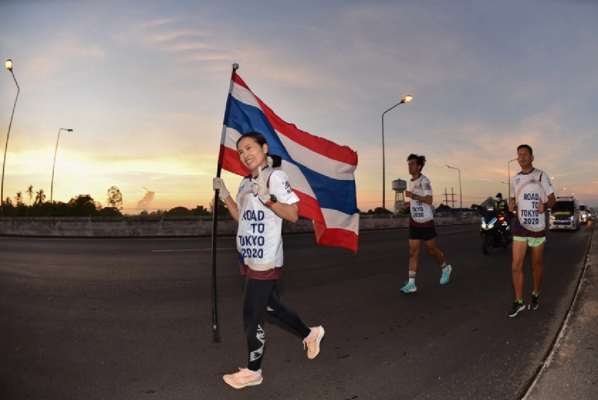 วิ่งธงชาติไทย รวมใจสู่ชัยชนะ วันที่ 20  เส้นทางชุมพร ได้65 นักวิ่งทำภารกิจ