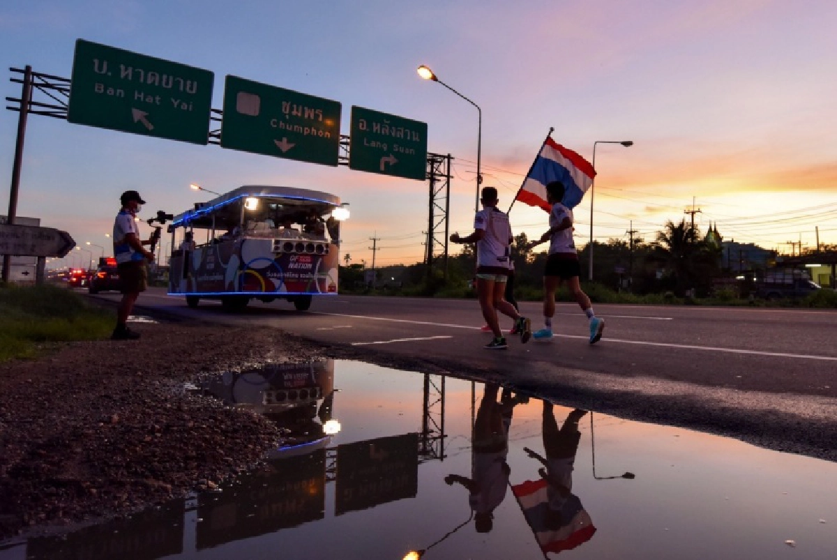 วิ่งธงชาติไทย รวมใจสู่ชัยชนะ วันที่ 20  เส้นทางชุมพร ได้65 นักวิ่งทำภารกิจ