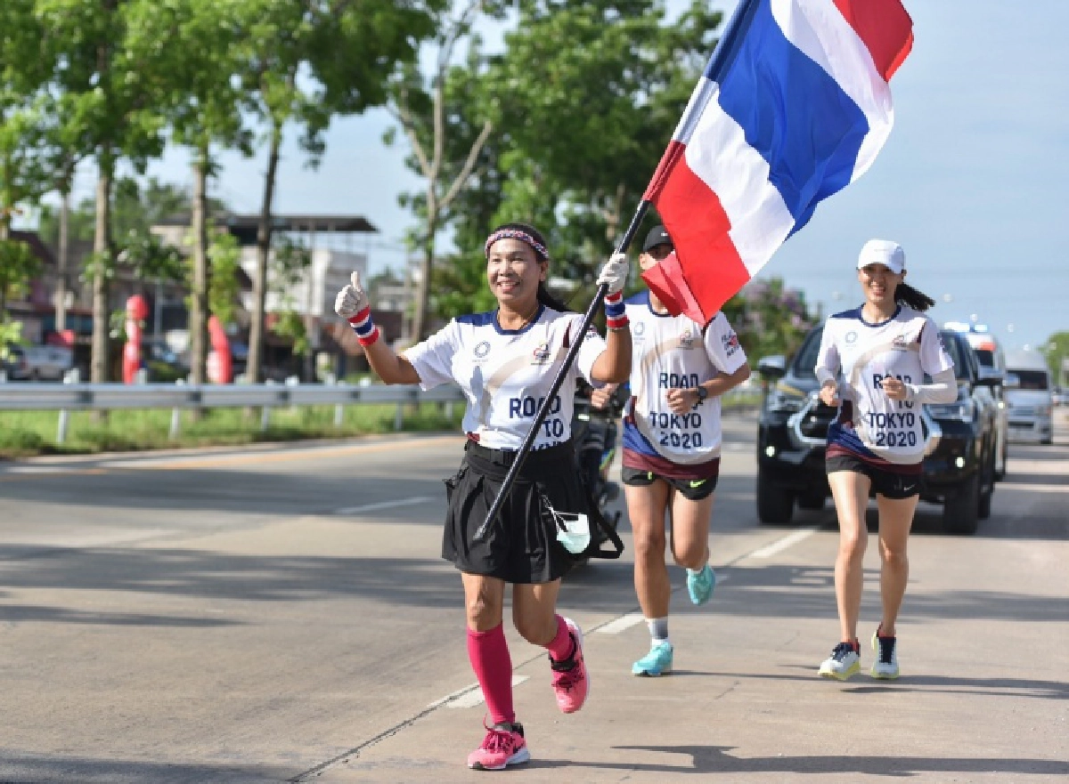 วิ่งธงชาติไทย รวมใจสู่ชัยชนะ วันที่ 20  เส้นทางชุมพร ได้65 นักวิ่งทำภารกิจ
