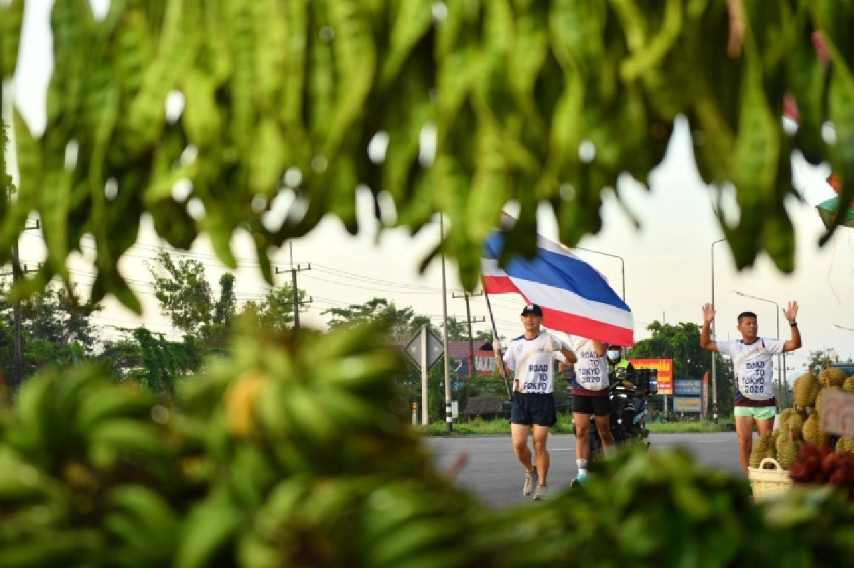 วิ่งธงชาติไทย รวมใจสู่ชัยชนะ วันที่ 20  เส้นทางชุมพร ได้65 นักวิ่งทำภารกิจ