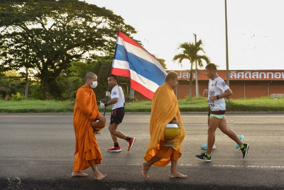 วิ่งธงชาติไทย รวมใจสู่ชัยชนะ วันที่ 20  เส้นทางชุมพร ได้65 นักวิ่งทำภารกิจ