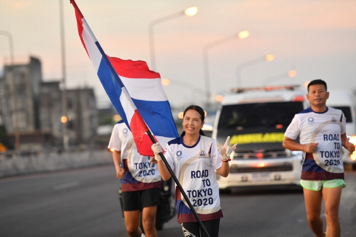 วิ่งธงชาติไทย รวมใจสู่ชัยชนะ วันที่ 20  เส้นทางชุมพร ได้65 นักวิ่งทำภารกิจ