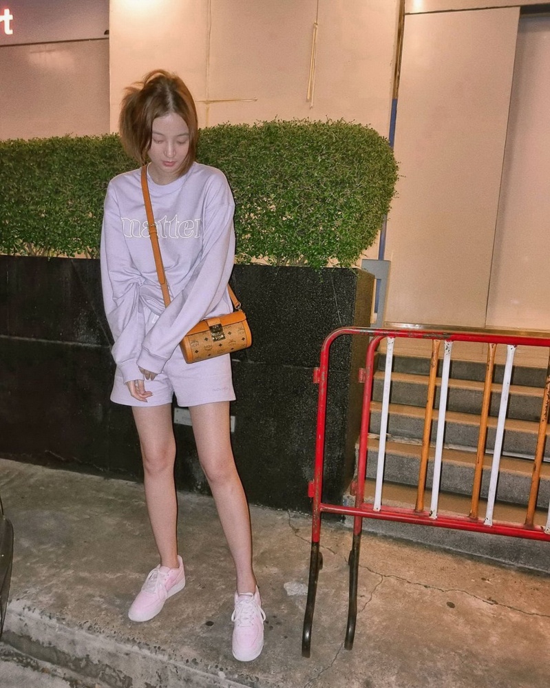 สร้างความสดใสให้ตัวเองในวันที่ต้อง Work From Home กับสไตล์การแต่งตัวแนวสตรีทแวร์