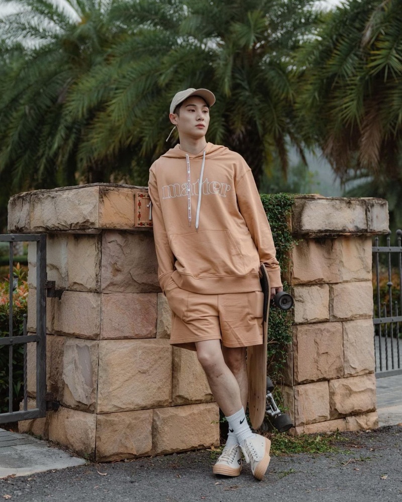 สร้างความสดใสให้ตัวเองในวันที่ต้อง Work From Home กับสไตล์การแต่งตัวแนวสตรีทแวร์