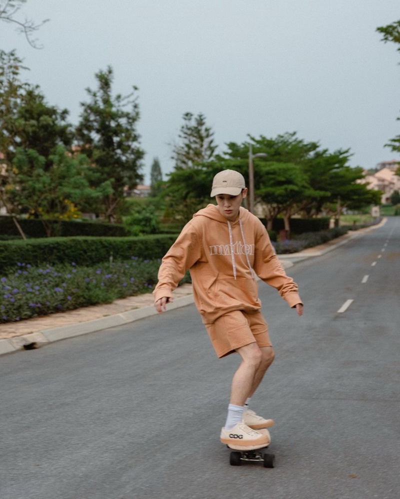 สร้างความสดใสให้ตัวเองในวันที่ต้อง Work From Home กับสไตล์การแต่งตัวแนวสตรีทแวร์